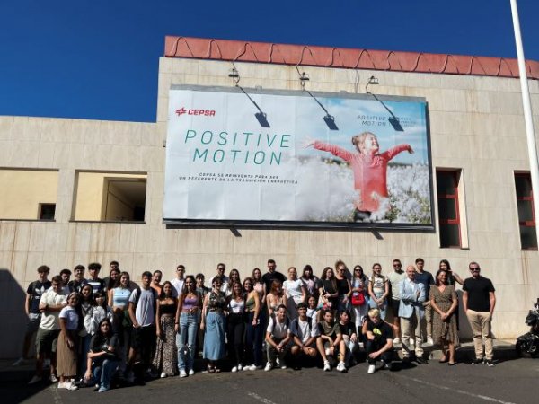 Estudiantes de Arquitectura de la Universidad Europea de Canarias visitan la refinería de Cepsa