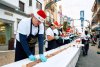 La solidaridad se cit&oacute; en la Villa de Moya con un turr&oacute;n de chocolate de 200 metros de largo