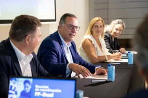 Poli Suárez se reúne con el empresariado para acelerar la implantación de la FP Dual