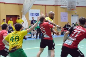 Balonmano: El Desatascos Jumbo Gáldar tropieza en el primer encuentro de la fase de ascenso ante Sant Cugat