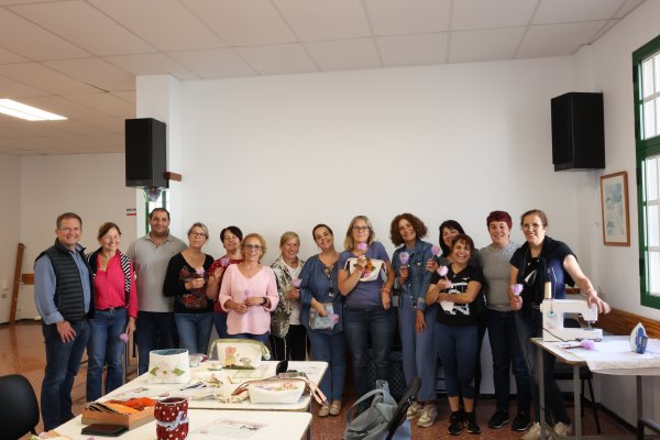 Valleseco clausura el taller de Costura Creativa con la entrega de diplomas