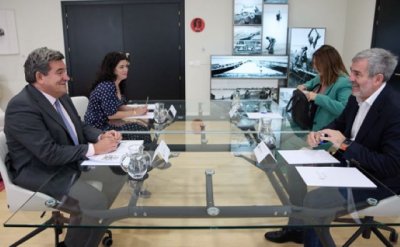 Escriv&aacute; se compromete con Canarias a reforzar el operativo de asistencia para hacer frente al repunte migratorio