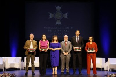 La consejera de Presidencia entrega las Medallas al Mérito de la Justicia con distintivo de oro