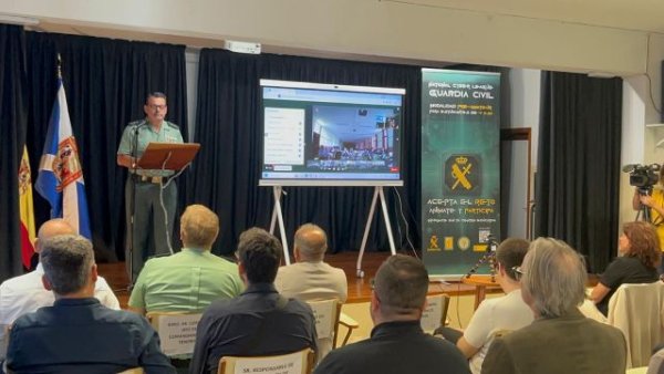 Educación y la Guardia Civil impulsan la ciberseguridad y la ciberconvivencia en los centros de Canarias