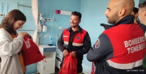 Los niños y niñas del HUC, bomberos por un día