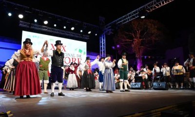 Magn&iacute;fico espect&aacute;culo en la Plaza Grande de Gu&iacute;a para celebrar el 30&ordm; aniversario del Festival Nacional de Folklore Isla de Gran Canaria