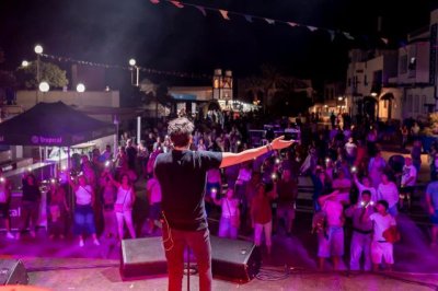 Agaete: El tributo oficial de Manuel Carrasco ha llegado para mover corazones y poner al p&uacute;blico a cantar
