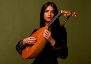 Liana Llauger recorre con &#039;Al temple del laúd&#039; en el Patio de la Casa de Colón la música que escuchaban las Cortes europeas del siglo XVI