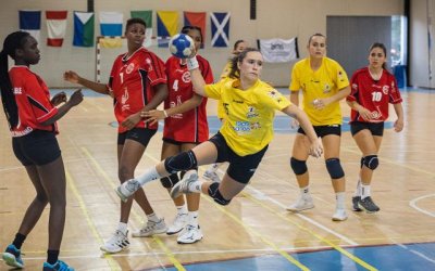 Los campeonatos escolares de Canarias celebran este fin de semana sus pruebas de balonmano y baloncesto