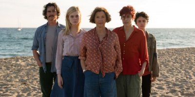 &lsquo;Mujeres del siglo XX&rsquo;, una oda a la libertad de la mujer y la diversidad familiar