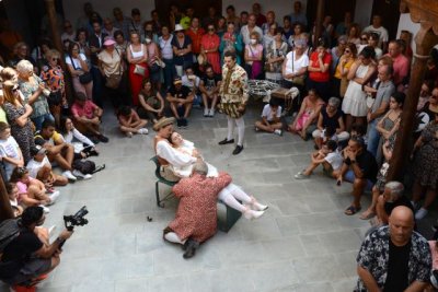 M&aacute;s de 300 personas disfrutaron de las andanzas de &lsquo;Romeo y Julieta&rsquo; este fin de semana en el casco hist&oacute;rico de Gu&iacute;a