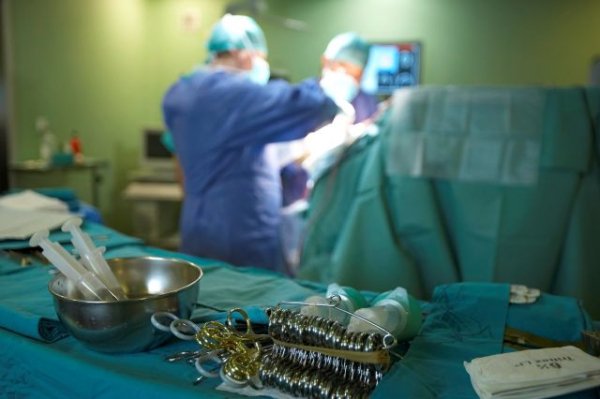 Sanidad destina más de 3,4 millones de euros a microscopios quirúrgicos de alta tecnología