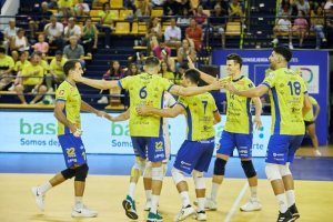 Voleibol: El CV Guaguas sigue la fiesta en liga y derrota al CV Melilla