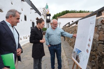 De Le&oacute;n visita el municipio de Betancuria para analizar las necesidades de promoci&oacute;n e infraestructura tur&iacute;stica