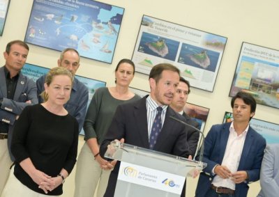 El Parlamento de Canarias abre sus puertas para acoger la campa&ntilde;a que explica el cambio clim&aacute;tico en las islas
