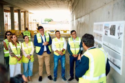 Pablo Rodr&iacute;guez supervisa las obras del paso inferior de la LZ-2 en Playa Honda, en Lanzarote