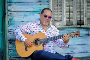 El músico cubano Pavel Urkiza recala en el Espacio La Granja con un concierto al aire libre