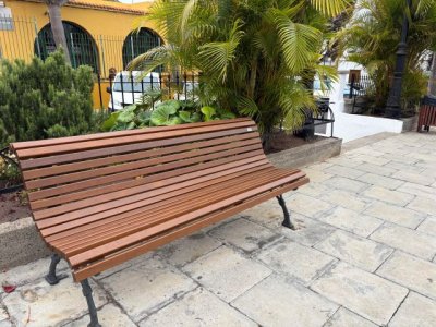 G&aacute;ldar: La Asociaci&oacute;n de Vecinos El Labrador agradece al Ayuntamiento la renovaci&oacute;n de los bancos de la plaza de San Isidro