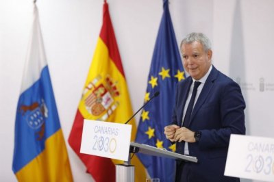 Franquis acuerda con los cabildos centralizar en el Bono Residente Canario y sus modalidades la subvenci&oacute;n