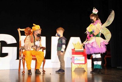 Los pajes de SS. MM. Los Reyes Magos de Oriente comienzan a repartir ilusión en Santa María de Guía