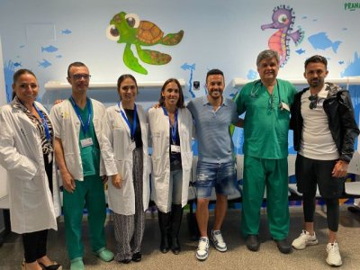 Las urgencias pedi&aacute;tricas del Hospital La Candelaria reciben la visita del futbolista Pedro Rodr&iacute;guez
