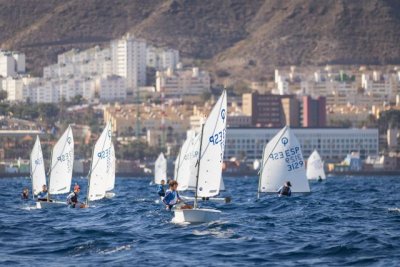 Entrega de premios del 39&ordm; Trofeo AECIO Clase Optimist, de la tradicional regata navide&ntilde;a del Real Club N&aacute;utico