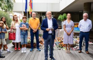 El Cabildo grancanario traslada a Teror más de una tonelada de productos diversos en su carreta que formará parte de la comitiva de la Romería-Ofrenda del Pino