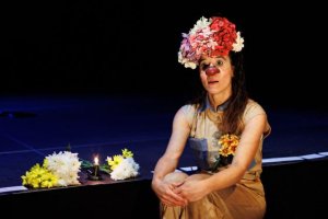 Una emotiva pieza de clown para recordar a quienes se dejan la vida en busca de un futuro mejor