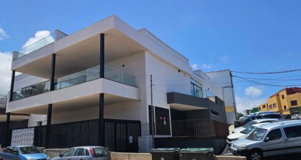 Vecinos de El Agujero en G&aacute;ldar denuncian que el espacio destinado a los vecinos del Centro de Interpretaci&oacute;n "La Guancha" en el Agujero de G&aacute;ldar, contin&uacute;a sin estar disponible 45 d&iacute;as despu&eacute;s de su inauguraci&oacute;n.