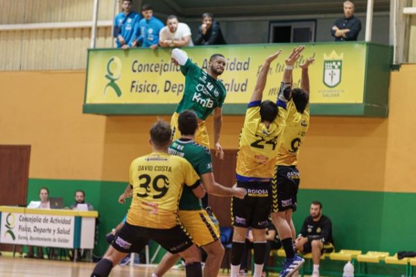 Balonmano: El Km13 Gáldar tira de épica para vencer al SAR Plastic (25-26)