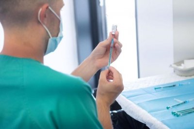 Sanidad instala el punto de vacunaci&oacute;n contra la covid-19 de G&aacute;ldar en el Centro de Salud de la localidad