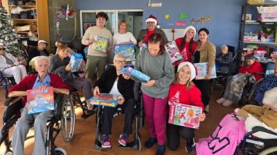 Peque&ntilde;o Valiente regala juegos e ilusi&oacute;n en la residencia Genoveva P&eacute;rez