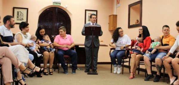 Arucas: El Ayuntamiento dará la bienvenida a los recién nacidos del municipio en un acto laico