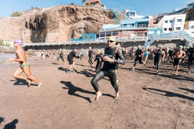 La SwimSilvestre Solidaria de Sardina de G&aacute;ldar brinda por un a&ntilde;o saludable a 25&ordm; de temperatura