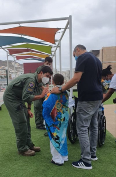 El Hospital Materno Infantil recibe la visita de un grupo de pilotos del Ala 46 del Ej&eacute;rcito del Aire