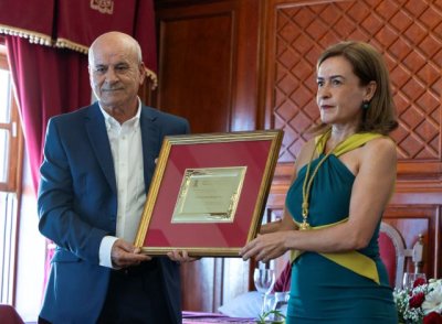 Ram&oacute;n Rodr&iacute;guez Mesa recibe el Premio M&eacute;ritos Humanos San Sebasti&aacute;n de La Gomera 2024