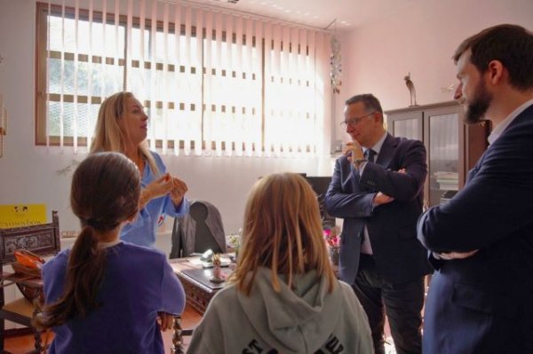 El exceso de burocracia, principal preocupación de los docentes de Canarias