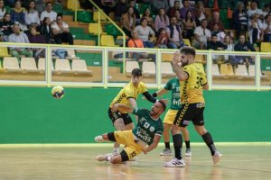 Balonmano: El Km13 Balonmano cede en un intenso final ante el Reconquista de Vigo (31-27) (Vídeo del partido)