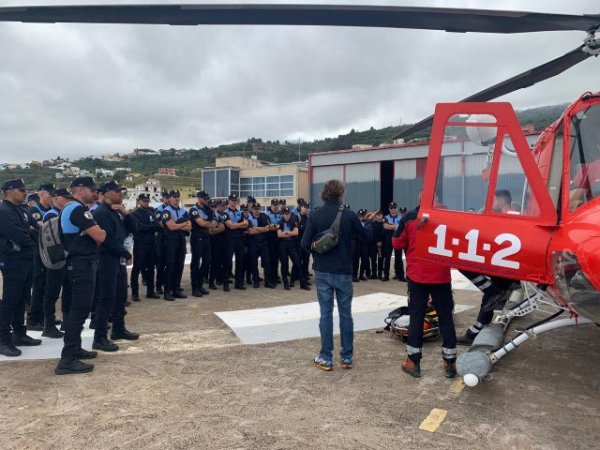 Cien nuevos policías locales conocen el funcionamiento del GES en la base de helicópteros de La Guancha