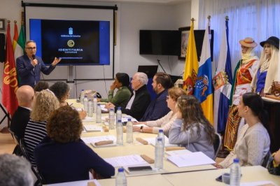 Emigraci&oacute;n re&uacute;ne, en Sevilla, a las siete Casas Canarias de Espa&ntilde;a para trasladarles el proyecto Identitaria