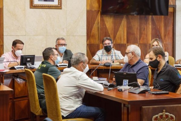 Torres se reúne con el Cabildo y los ayuntamientos afectados por el volcán para obtener suelo para viviendas