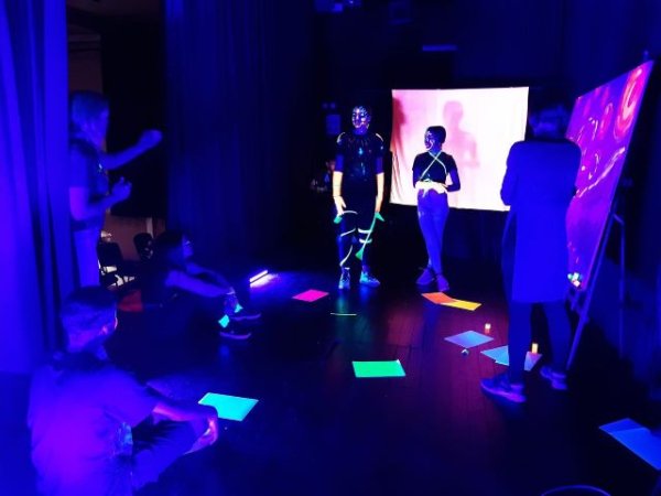 La Regenta acerca el arte performático y multimedia a estudiantes de bachillerato