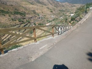 G&aacute;ldar: El Ayuntamiento informa de la colocaci&oacute;n de barandillas para mejorar la seguridad en Juncalillo