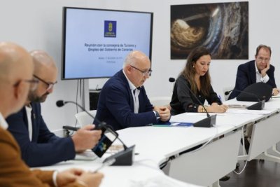 De Le&oacute;n resalta la necesidad de desarrollar un modelo tur&iacute;stico sostenible que genere empleo y competitividad