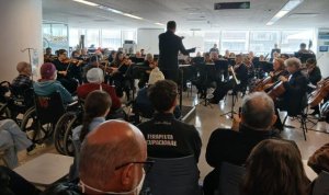 Pacientes, usuarios y personal del HUC disfrutan del concierto de la Sinf&oacute;nica de Tenerife