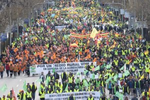 30.000 personas alzan su voz en Madrid por el futuro del campo