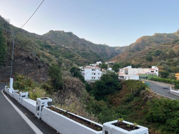 El infierno que vive el barrio de Valsendero (Valleseco) por un vecino conflictivo