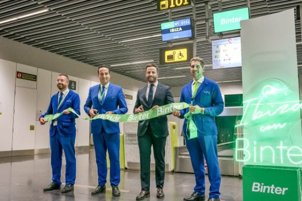 Binter inaugura su nueva ruta directa a Ibiza