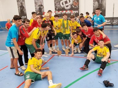 Balonmano: El Moto Sport Juani G&aacute;ldar saca todo su pundonor para convertirse en Campe&oacute;n de Canarias Juvenil