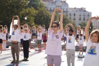 Madrid celebra con grandeza el 11º Día Internacional del Yoga en la Plaza de Oriente